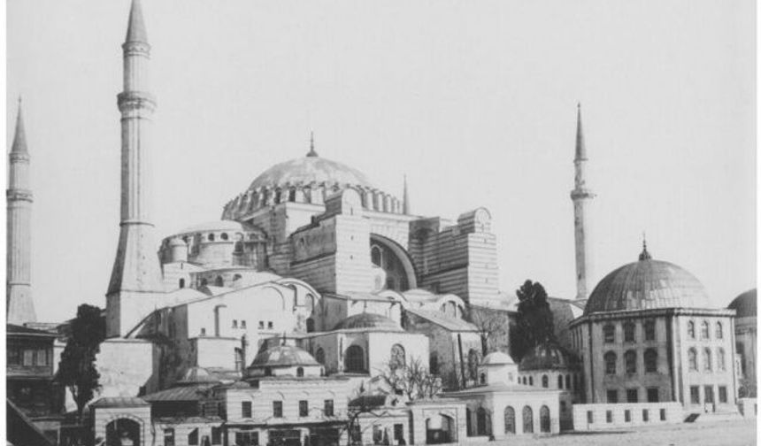 Ayasofya'da ilk Cuma namazını Fatih'in hocası Akşemseddin kıldırdı